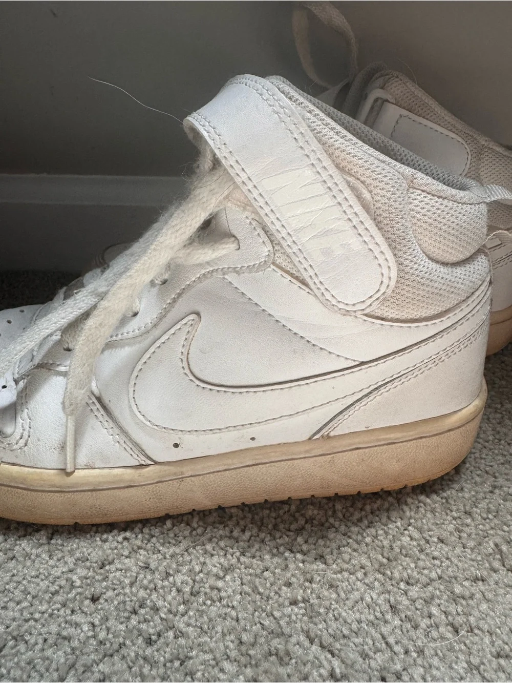 Nike Off-White/Beige High-Top Sneakers (Women’s 6/Big Kids 4.5)